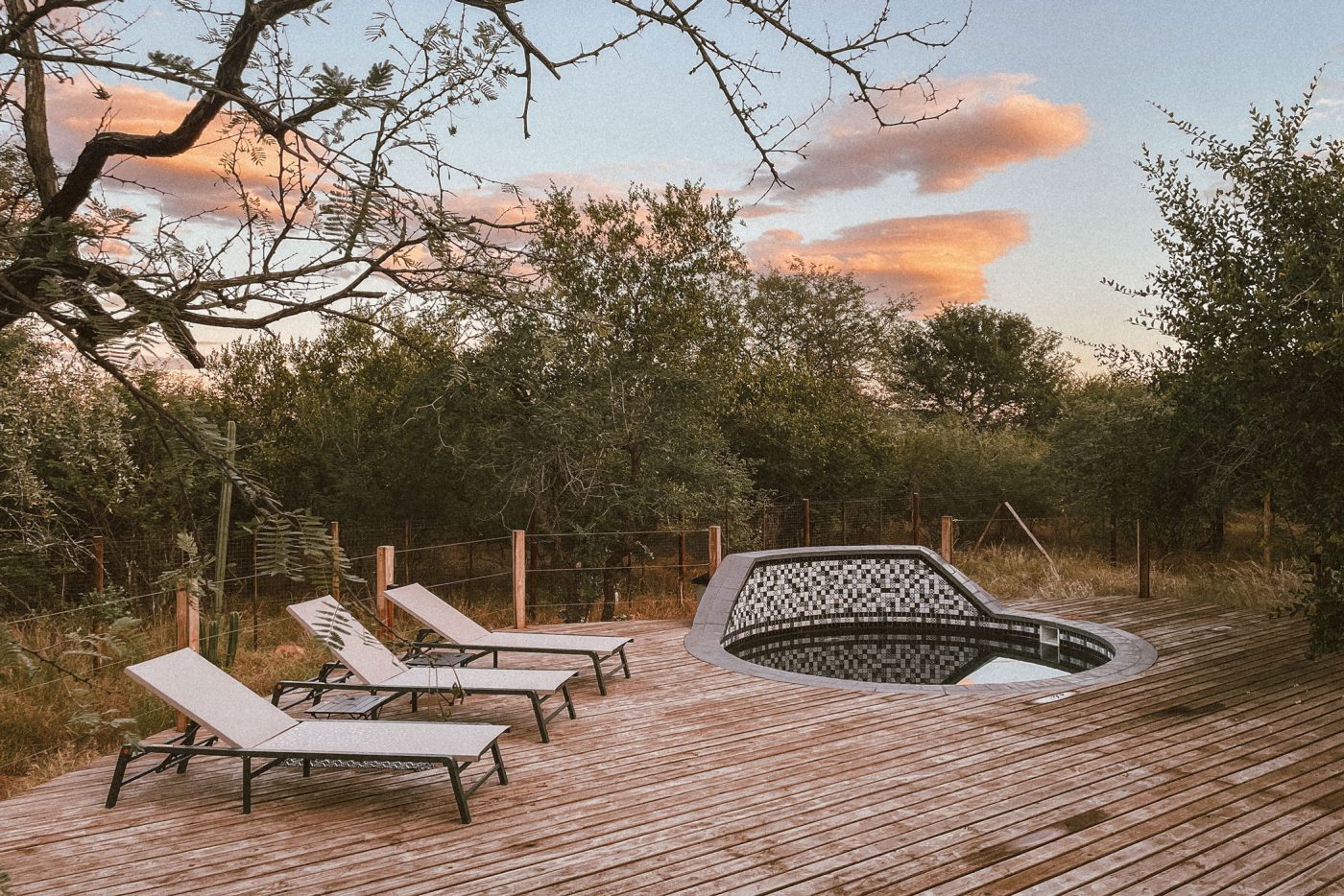 lala-lodge-house-pooldeck-01