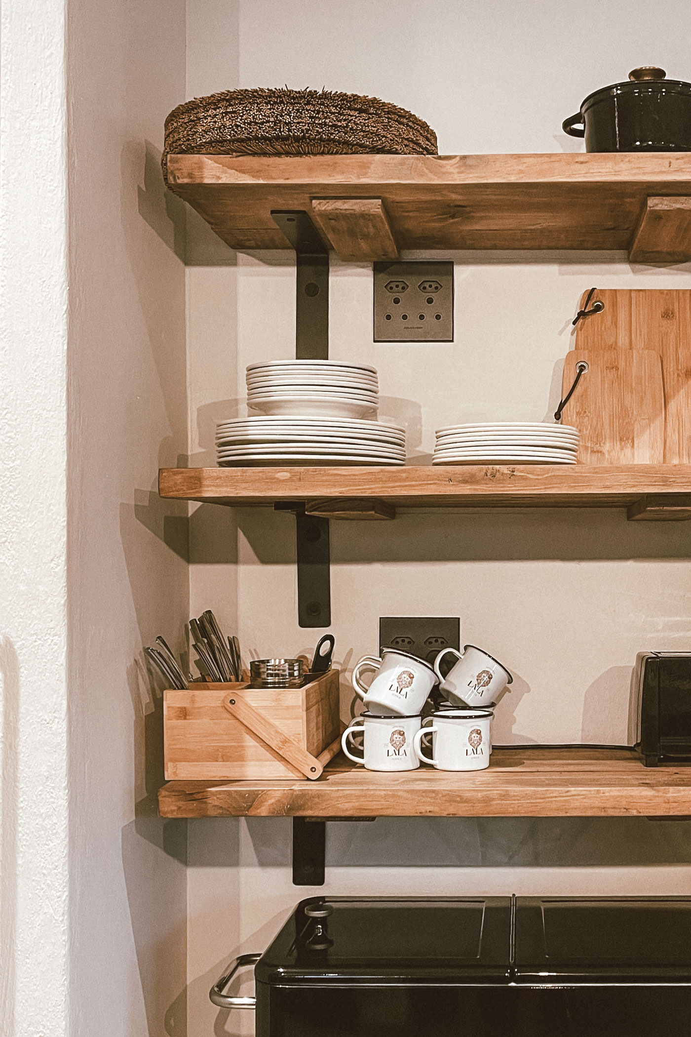 lala-lodge-house-kitchen-04